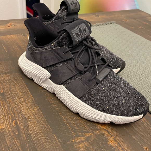 Like new size 10 1/2 Adidas sneakers. - Picture 2 of 4